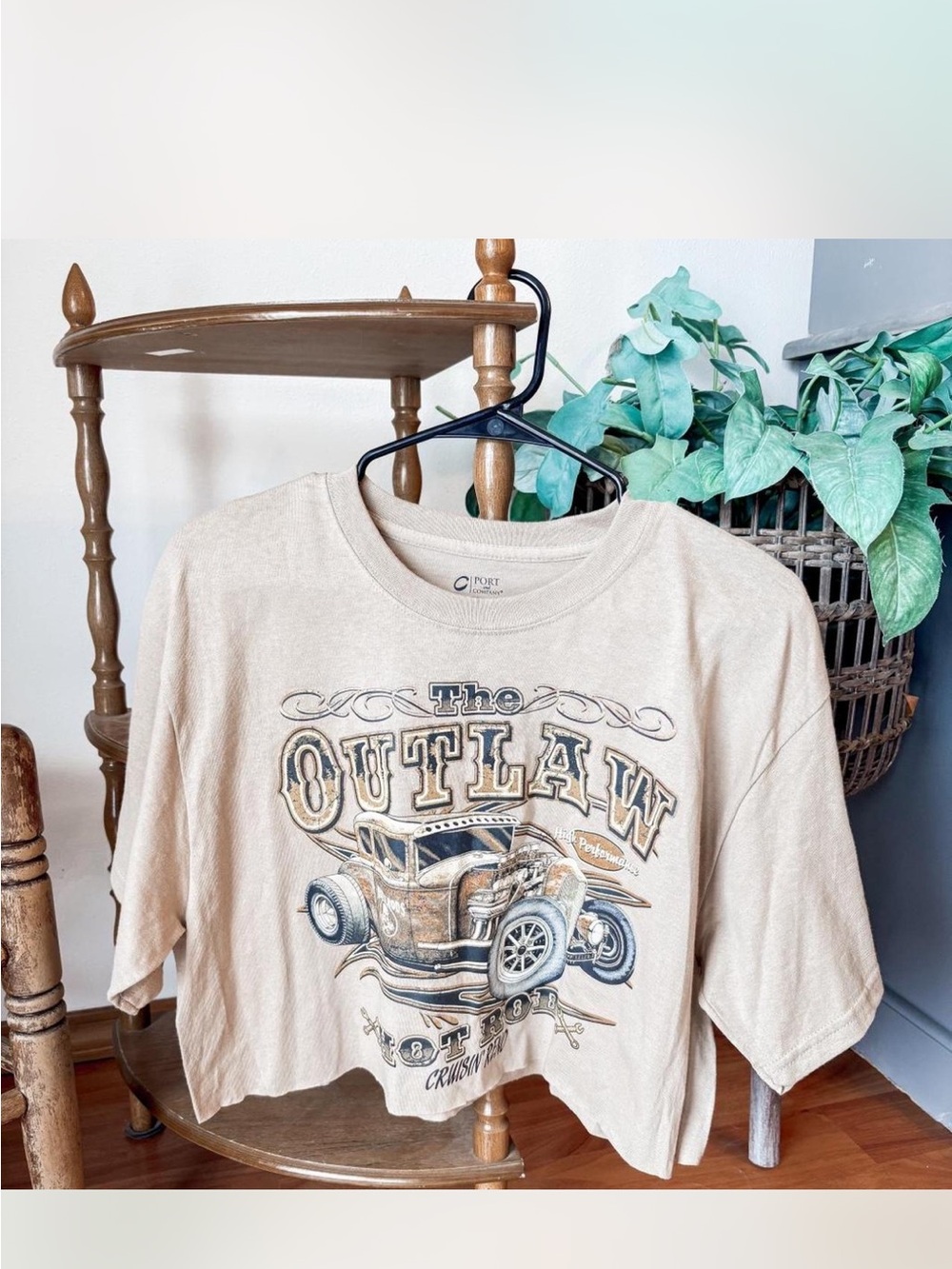 The Outlaw Vintage Car Graphic Cropped Tee - Cream